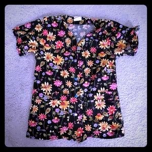 ❗***6 for $20*** Flower Button-up Scrub Top❗